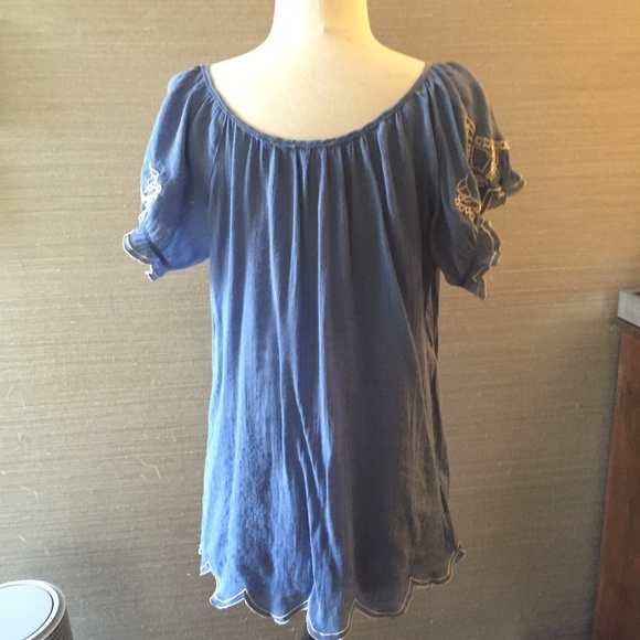 Blue top with embroidery. Size: M - Picture 4 of 8